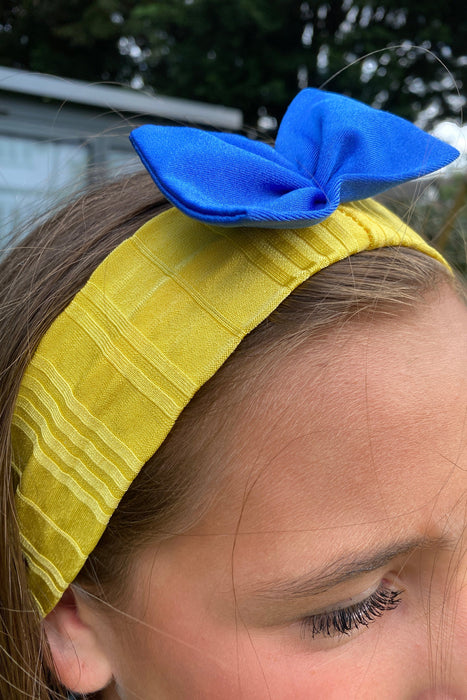 Diadema con lazo de licra acanalada en amarillo y azul