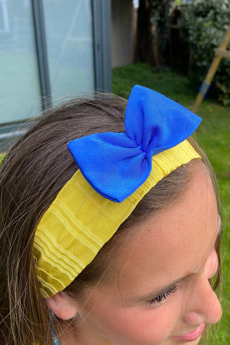 Diadema con lazo de licra acanalada en amarillo y azul