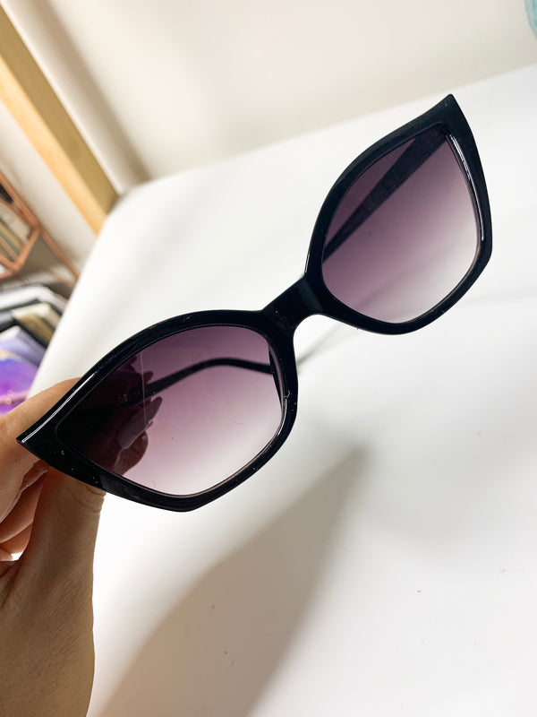 Retro Cats Eye Sunglasses in Black