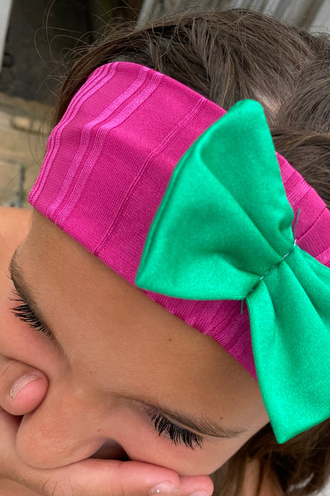 Diadema con lazo de licra acanalada en fucsia y verde