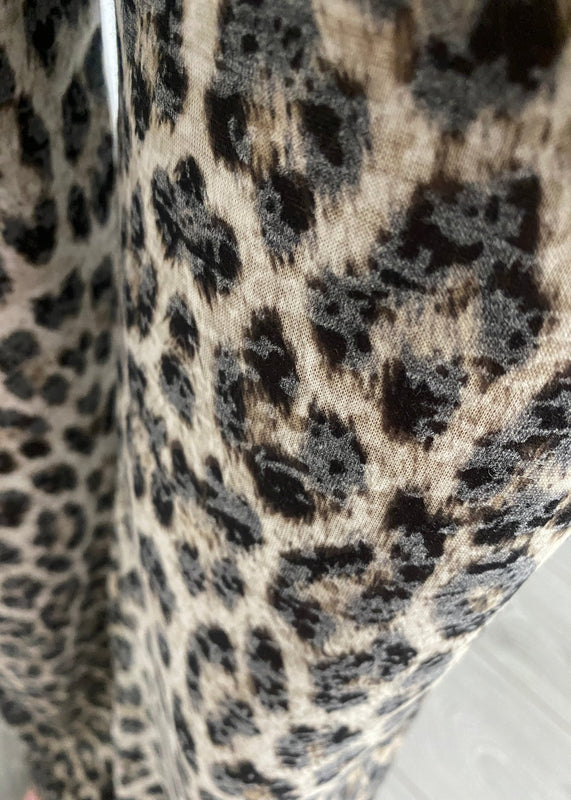 Pantalones de jersey de pierna recta con estampado de leopardo