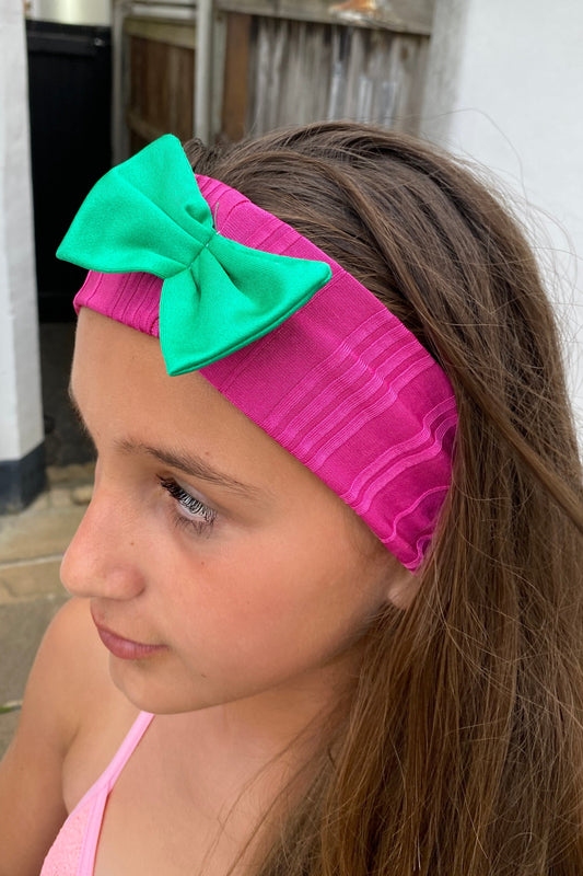 Diadema con lazo de licra acanalada en fucsia y verde