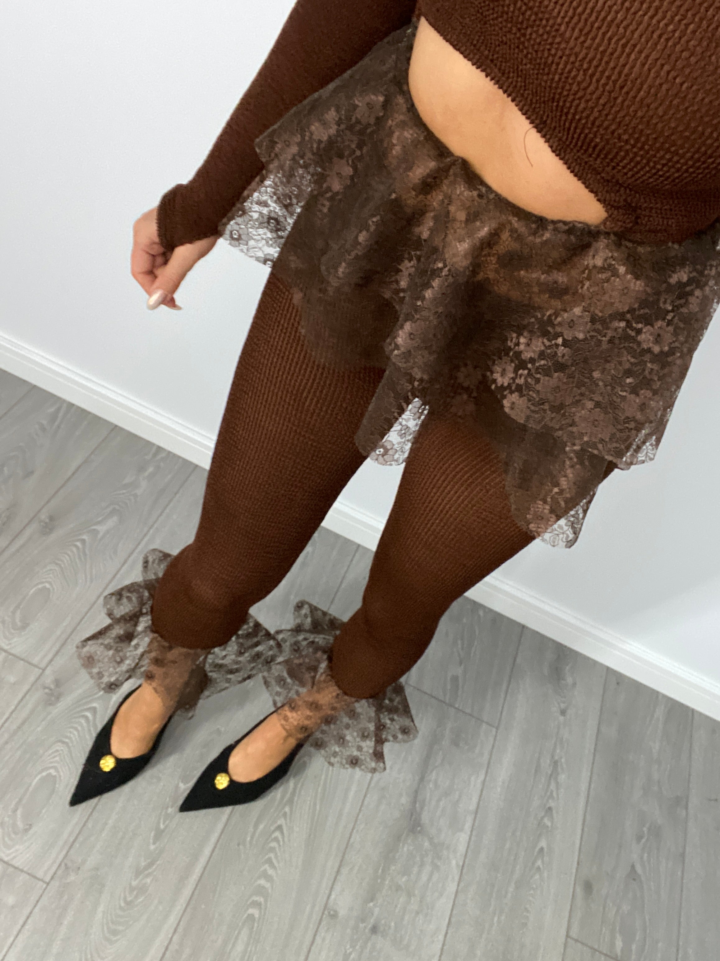 Lace Ankle Capri Leggings in Chocolate Brown