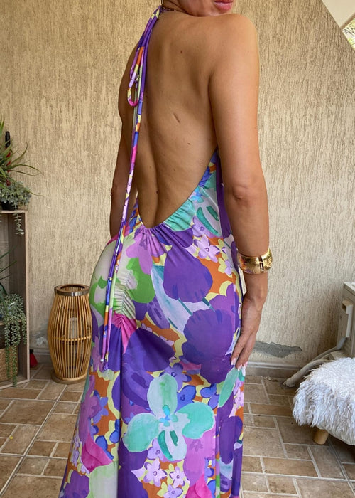 Vestido largo sin espalda y cuello vuelto con estampado floral en violeta