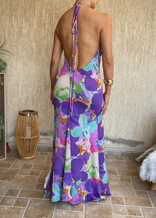 Vestido largo sin espalda y cuello vuelto con estampado floral en violeta