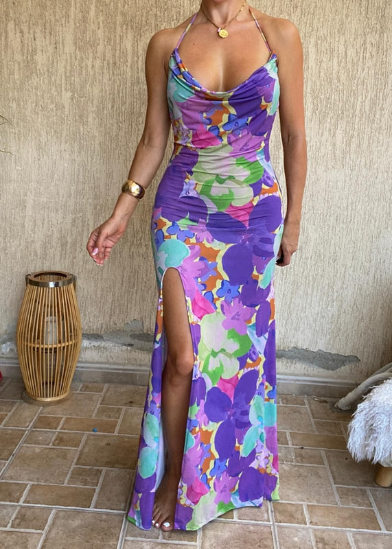 Vestido largo sin espalda y cuello vuelto con estampado floral en violeta