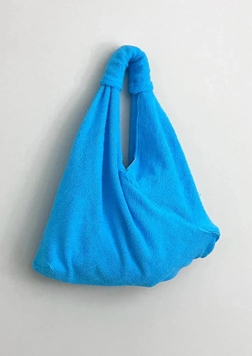 Bolso de hombro de origami arrugado de color azul neón